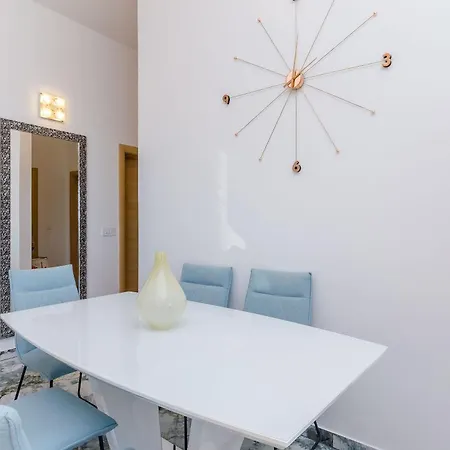 Edo Apartment *
